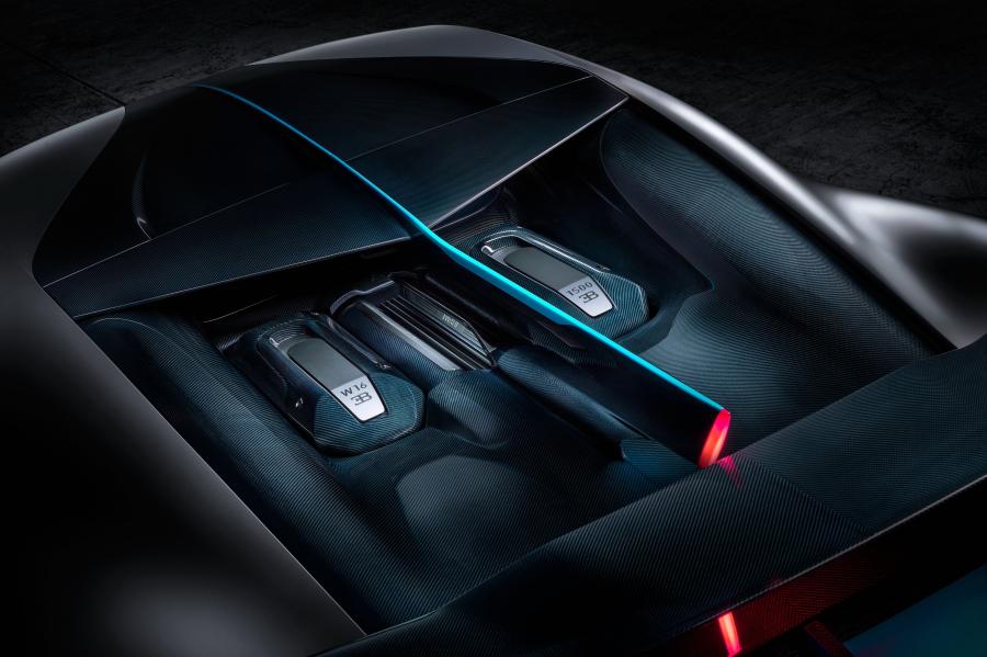 Моторный отсек Bugatti Divo 2018 года  (фото 11 из 46)